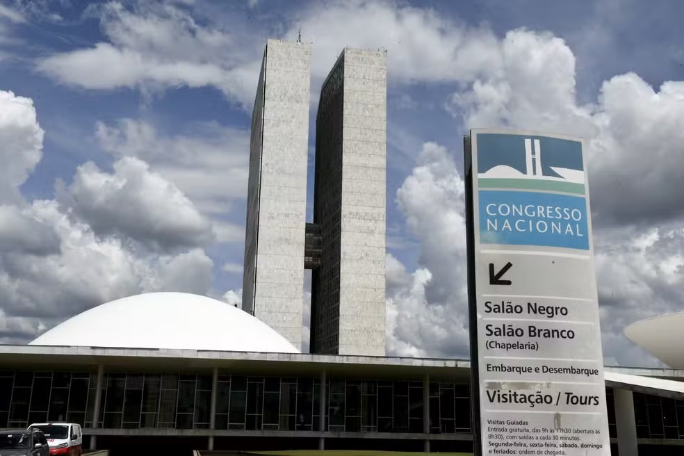 CCJ do Senado aprova fim da reeleição para presidente, prefeitos e governadores